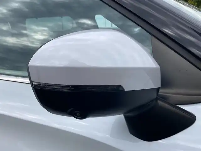 三菱 アウトランダー ＰＨＥＶ P 静岡県 2022(令4)年 2.1万km ホワイトダイヤモンド 純正メモリーナビ/　AM FM Bluetooth USB AppleCarPlay AndroidAuto/フルセグTV/ビルトインETC2.0/前後方ドライブレコーダー/LEDオートヘッドランプ/パワーシート(前席)/シートヒーター(前席)/パワーバックドア/ステアリングヒーター/前後方クリアランスソナー/純正20インチアルミホイール/ヘッドアップディスプレイ/スマートキー2本/サンルーフ/BOSEプレミアムサウンド/アラウンドビューモニター/ホワイトレザーシート