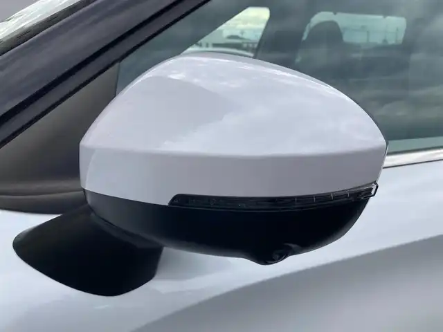 三菱 アウトランダー ＰＨＥＶ P 静岡県 2022(令4)年 2.1万km ホワイトダイヤモンド 純正メモリーナビ/　AM FM Bluetooth USB AppleCarPlay AndroidAuto/フルセグTV/ビルトインETC2.0/前後方ドライブレコーダー/LEDオートヘッドランプ/パワーシート(前席)/シートヒーター(前席)/パワーバックドア/ステアリングヒーター/前後方クリアランスソナー/純正20インチアルミホイール/ヘッドアップディスプレイ/スマートキー2本/サンルーフ/BOSEプレミアムサウンド/アラウンドビューモニター/ホワイトレザーシート