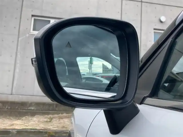 三菱 アウトランダー ＰＨＥＶ P 静岡県 2022(令4)年 2.1万km ホワイトダイヤモンド 純正メモリーナビ/　AM FM Bluetooth USB AppleCarPlay AndroidAuto/フルセグTV/ビルトインETC2.0/前後方ドライブレコーダー/LEDオートヘッドランプ/パワーシート(前席)/シートヒーター(前席)/パワーバックドア/ステアリングヒーター/前後方クリアランスソナー/純正20インチアルミホイール/ヘッドアップディスプレイ/スマートキー2本/サンルーフ/BOSEプレミアムサウンド/アラウンドビューモニター/ホワイトレザーシート