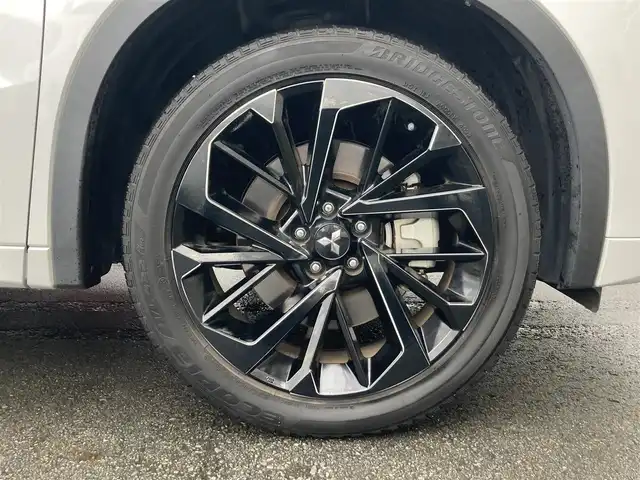 三菱 アウトランダー ＰＨＥＶ P 静岡県 2022(令4)年 2.1万km ホワイトダイヤモンド 純正メモリーナビ/　AM FM Bluetooth USB AppleCarPlay AndroidAuto/フルセグTV/ビルトインETC2.0/前後方ドライブレコーダー/LEDオートヘッドランプ/パワーシート(前席)/シートヒーター(前席)/パワーバックドア/ステアリングヒーター/前後方クリアランスソナー/純正20インチアルミホイール/ヘッドアップディスプレイ/スマートキー2本/サンルーフ/BOSEプレミアムサウンド/アラウンドビューモニター/ホワイトレザーシート