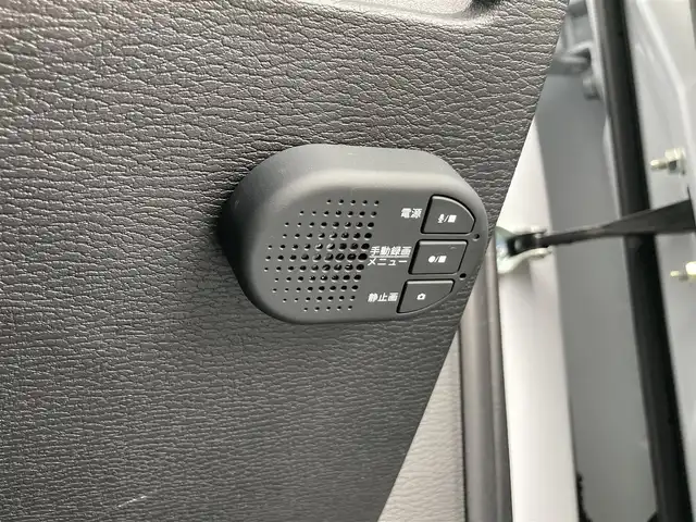 三菱 アウトランダー ＰＨＥＶ P 静岡県 2022(令4)年 2.1万km ホワイトダイヤモンド 純正メモリーナビ/　AM FM Bluetooth USB AppleCarPlay AndroidAuto/フルセグTV/ビルトインETC2.0/前後方ドライブレコーダー/LEDオートヘッドランプ/パワーシート(前席)/シートヒーター(前席)/パワーバックドア/ステアリングヒーター/前後方クリアランスソナー/純正20インチアルミホイール/ヘッドアップディスプレイ/スマートキー2本/サンルーフ/BOSEプレミアムサウンド/アラウンドビューモニター/ホワイトレザーシート