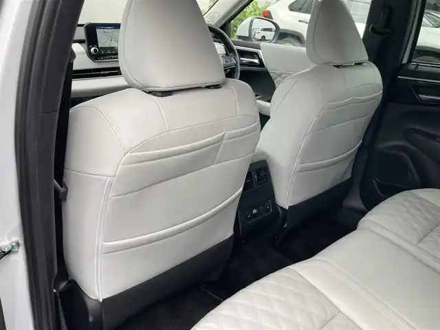 三菱 アウトランダー ＰＨＥＶ P 静岡県 2022(令4)年 2.1万km ホワイトダイヤモンド 純正メモリーナビ/　AM FM Bluetooth USB AppleCarPlay AndroidAuto/フルセグTV/ビルトインETC2.0/前後方ドライブレコーダー/LEDオートヘッドランプ/パワーシート(前席)/シートヒーター(前席)/パワーバックドア/ステアリングヒーター/前後方クリアランスソナー/純正20インチアルミホイール/ヘッドアップディスプレイ/スマートキー2本/サンルーフ/BOSEプレミアムサウンド/アラウンドビューモニター/ホワイトレザーシート