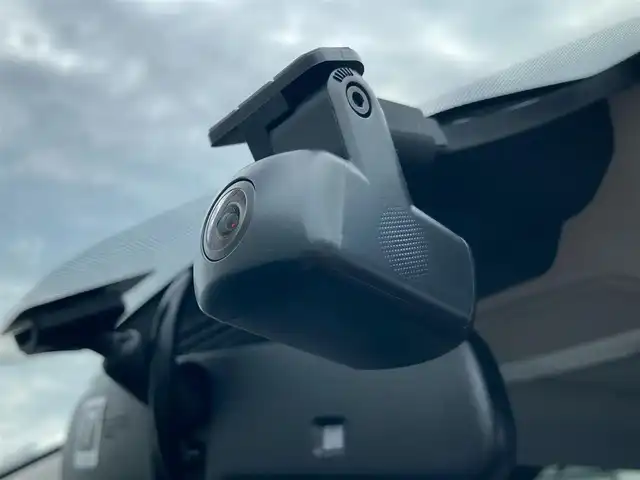 三菱 アウトランダー ＰＨＥＶ P 静岡県 2022(令4)年 2.1万km ホワイトダイヤモンド 純正メモリーナビ/　AM FM Bluetooth USB AppleCarPlay AndroidAuto/フルセグTV/ビルトインETC2.0/前後方ドライブレコーダー/LEDオートヘッドランプ/パワーシート(前席)/シートヒーター(前席)/パワーバックドア/ステアリングヒーター/前後方クリアランスソナー/純正20インチアルミホイール/ヘッドアップディスプレイ/スマートキー2本/サンルーフ/BOSEプレミアムサウンド/アラウンドビューモニター/ホワイトレザーシート