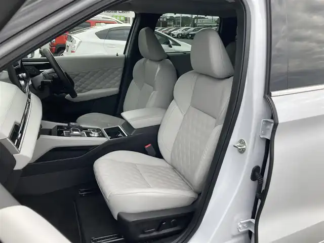 三菱 アウトランダー ＰＨＥＶ P 静岡県 2022(令4)年 2.1万km ホワイトダイヤモンド 純正メモリーナビ/　AM FM Bluetooth USB AppleCarPlay AndroidAuto/フルセグTV/ビルトインETC2.0/前後方ドライブレコーダー/LEDオートヘッドランプ/パワーシート(前席)/シートヒーター(前席)/パワーバックドア/ステアリングヒーター/前後方クリアランスソナー/純正20インチアルミホイール/ヘッドアップディスプレイ/スマートキー2本/サンルーフ/BOSEプレミアムサウンド/アラウンドビューモニター/ホワイトレザーシート