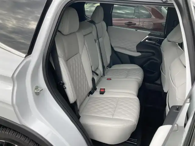 三菱 アウトランダー ＰＨＥＶ P 静岡県 2022(令4)年 2.1万km ホワイトダイヤモンド 純正メモリーナビ/　AM FM Bluetooth USB AppleCarPlay AndroidAuto/フルセグTV/ビルトインETC2.0/前後方ドライブレコーダー/LEDオートヘッドランプ/パワーシート(前席)/シートヒーター(前席)/パワーバックドア/ステアリングヒーター/前後方クリアランスソナー/純正20インチアルミホイール/ヘッドアップディスプレイ/スマートキー2本/サンルーフ/BOSEプレミアムサウンド/アラウンドビューモニター/ホワイトレザーシート