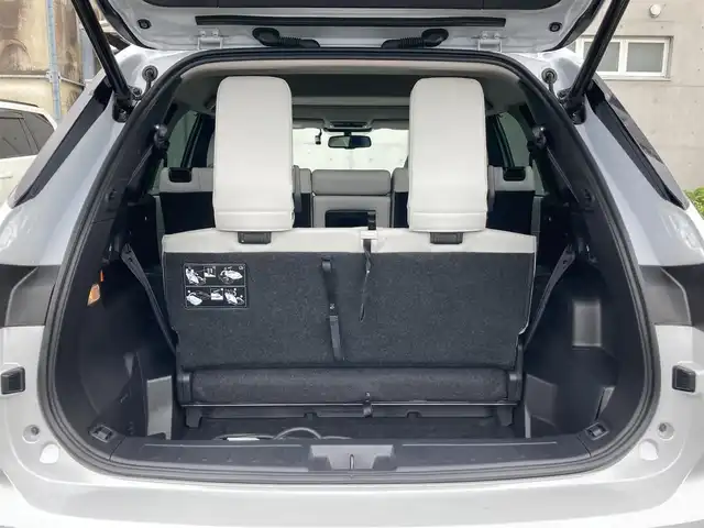 三菱 アウトランダー ＰＨＥＶ P 静岡県 2022(令4)年 2.1万km ホワイトダイヤモンド 純正メモリーナビ/　AM FM Bluetooth USB AppleCarPlay AndroidAuto/フルセグTV/ビルトインETC2.0/前後方ドライブレコーダー/LEDオートヘッドランプ/パワーシート(前席)/シートヒーター(前席)/パワーバックドア/ステアリングヒーター/前後方クリアランスソナー/純正20インチアルミホイール/ヘッドアップディスプレイ/スマートキー2本/サンルーフ/BOSEプレミアムサウンド/アラウンドビューモニター/ホワイトレザーシート