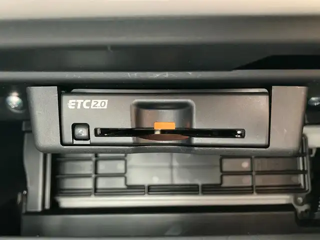 三菱 アウトランダー ＰＨＥＶ P 静岡県 2022(令4)年 2.1万km ホワイトダイヤモンド 純正メモリーナビ/　AM FM Bluetooth USB AppleCarPlay AndroidAuto/フルセグTV/ビルトインETC2.0/前後方ドライブレコーダー/LEDオートヘッドランプ/パワーシート(前席)/シートヒーター(前席)/パワーバックドア/ステアリングヒーター/前後方クリアランスソナー/純正20インチアルミホイール/ヘッドアップディスプレイ/スマートキー2本/サンルーフ/BOSEプレミアムサウンド/アラウンドビューモニター/ホワイトレザーシート