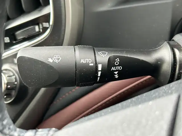 トヨタ クラウン ハイブリッド アスリートS 熊本県 2013(平25)年 4.8万km ホワイトパールクリスタルシャイン 純正ナビ/・フルセグTV/BT/DVD/AM/FM/バックカメラ/インテリジェントクリアランスソナー/プリクラッシュセーフティ機能/横滑り防止装置/車両接近警告機能/レーンキープアシスト/ACC/パワーシート/・シートヒーター/革巻きステアリング/・ステアリングスイッチ/・ステアリングヒーター/オートライト/・フォグランプ/電動格納ミラー/・ウィンカーミラー/純正ドアバイザー/純正AW/ドライブレコーダー/ビルトインETC/リアサンシェード