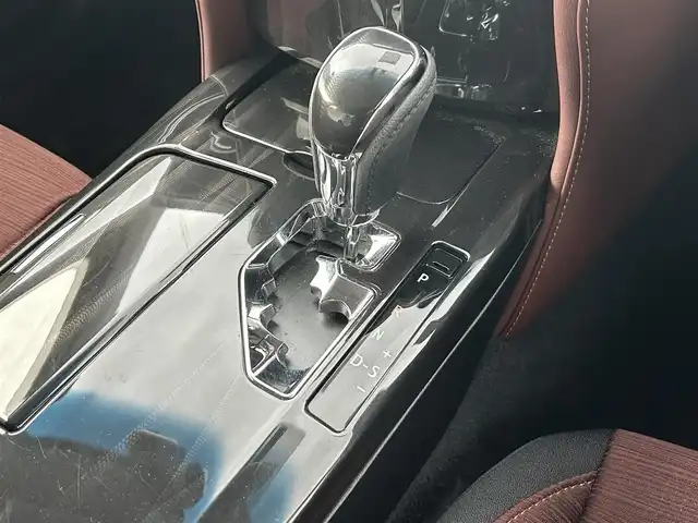 トヨタ クラウン ハイブリッド アスリートS 熊本県 2013(平25)年 4.8万km ホワイトパールクリスタルシャイン 純正ナビ/・フルセグTV/BT/DVD/AM/FM/バックカメラ/インテリジェントクリアランスソナー/プリクラッシュセーフティ機能/横滑り防止装置/車両接近警告機能/レーンキープアシスト/ACC/パワーシート/・シートヒーター/革巻きステアリング/・ステアリングスイッチ/・ステアリングヒーター/オートライト/・フォグランプ/電動格納ミラー/・ウィンカーミラー/純正ドアバイザー/純正AW/ドライブレコーダー/ビルトインETC/リアサンシェード