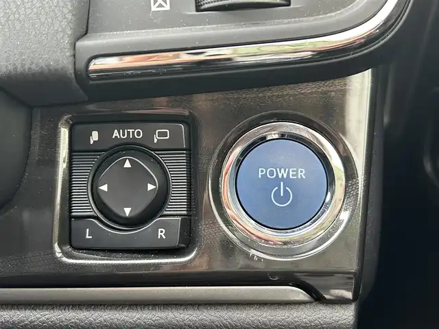 トヨタ クラウン ハイブリッド アスリートS 熊本県 2013(平25)年 4.8万km ホワイトパールクリスタルシャイン 純正ナビ/・フルセグTV/BT/DVD/AM/FM/バックカメラ/インテリジェントクリアランスソナー/プリクラッシュセーフティ機能/横滑り防止装置/車両接近警告機能/レーンキープアシスト/ACC/パワーシート/・シートヒーター/革巻きステアリング/・ステアリングスイッチ/・ステアリングヒーター/オートライト/・フォグランプ/電動格納ミラー/・ウィンカーミラー/純正ドアバイザー/純正AW/ドライブレコーダー/ビルトインETC/リアサンシェード