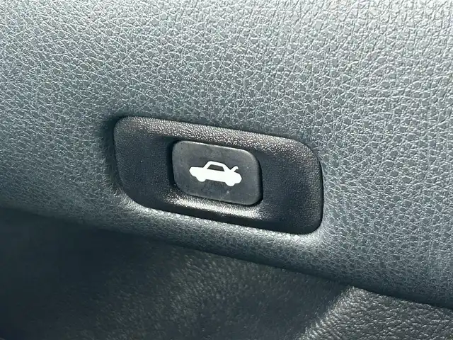 トヨタ クラウン ハイブリッド アスリートS 熊本県 2013(平25)年 4.8万km ホワイトパールクリスタルシャイン 純正ナビ/・フルセグTV/BT/DVD/AM/FM/バックカメラ/インテリジェントクリアランスソナー/プリクラッシュセーフティ機能/横滑り防止装置/車両接近警告機能/レーンキープアシスト/ACC/パワーシート/・シートヒーター/革巻きステアリング/・ステアリングスイッチ/・ステアリングヒーター/オートライト/・フォグランプ/電動格納ミラー/・ウィンカーミラー/純正ドアバイザー/純正AW/ドライブレコーダー/ビルトインETC/リアサンシェード