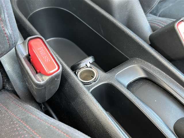 日産 ノート ニスモS 兵庫県 2015(平27)年 5.8万km スーパーブラック ワンオーナー/５MT/専用チューニングコンピューター/プッシュスタート/インテリジェントキー/LEDヘッドライト/オートライト/LEDハイパーデイライト/NISMOロゴ入りスエード調スポーツシート/純正フロアマット/純正１７インチアルミホイール/ETC/保証書/取説/スペアキー