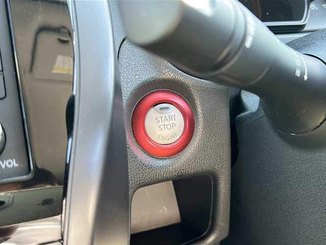 日産 ノート ニスモS 兵庫県 2015(平27)年 5.8万km スーパーブラック ワンオーナー/５MT/専用チューニングコンピューター/プッシュスタート/インテリジェントキー/LEDヘッドライト/オートライト/LEDハイパーデイライト/NISMOロゴ入りスエード調スポーツシート/純正フロアマット/純正１７インチアルミホイール/ETC/保証書/取説/スペアキー