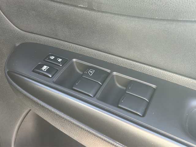 日産 ノート ニスモS 兵庫県 2015(平27)年 5.8万km スーパーブラック ワンオーナー/５MT/専用チューニングコンピューター/プッシュスタート/インテリジェントキー/LEDヘッドライト/オートライト/LEDハイパーデイライト/NISMOロゴ入りスエード調スポーツシート/純正フロアマット/純正１７インチアルミホイール/ETC/保証書/取説/スペアキー