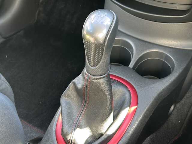 日産 ノート ニスモS 兵庫県 2015(平27)年 5.8万km スーパーブラック ワンオーナー/５MT/専用チューニングコンピューター/プッシュスタート/インテリジェントキー/LEDヘッドライト/オートライト/LEDハイパーデイライト/NISMOロゴ入りスエード調スポーツシート/純正フロアマット/純正１７インチアルミホイール/ETC/保証書/取説/スペアキー