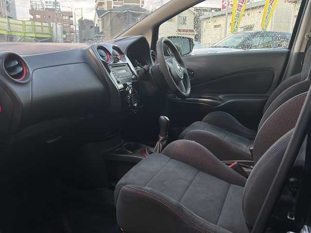 日産 ノート ニスモS 兵庫県 2015(平27)年 5.8万km スーパーブラック ワンオーナー/５MT/専用チューニングコンピューター/プッシュスタート/インテリジェントキー/LEDヘッドライト/オートライト/LEDハイパーデイライト/NISMOロゴ入りスエード調スポーツシート/純正フロアマット/純正１７インチアルミホイール/ETC/保証書/取説/スペアキー