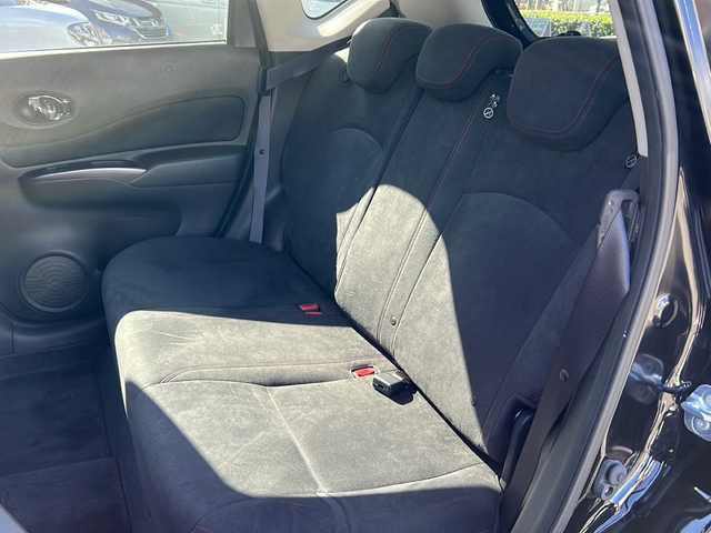 日産 ノート ニスモS 兵庫県 2015(平27)年 5.8万km スーパーブラック ワンオーナー/５MT/専用チューニングコンピューター/プッシュスタート/インテリジェントキー/LEDヘッドライト/オートライト/LEDハイパーデイライト/NISMOロゴ入りスエード調スポーツシート/純正フロアマット/純正１７インチアルミホイール/ETC/保証書/取説/スペアキー