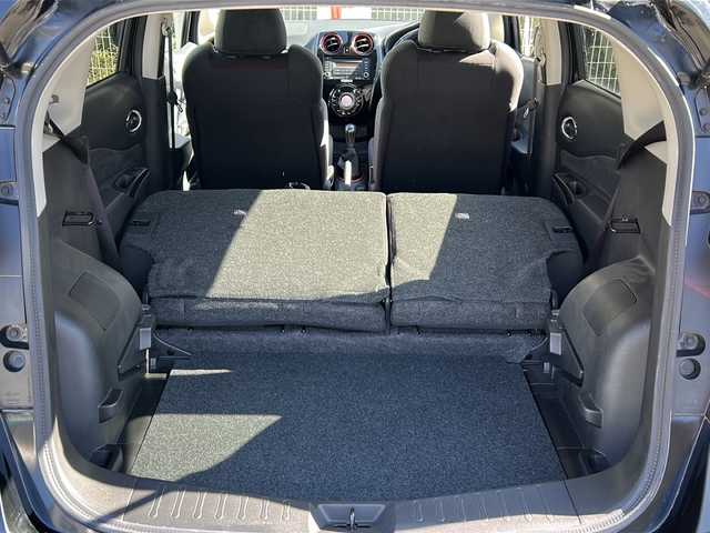 日産 ノート ニスモS 兵庫県 2015(平27)年 5.8万km スーパーブラック ワンオーナー/５MT/専用チューニングコンピューター/プッシュスタート/インテリジェントキー/LEDヘッドライト/オートライト/LEDハイパーデイライト/NISMOロゴ入りスエード調スポーツシート/純正フロアマット/純正１７インチアルミホイール/ETC/保証書/取説/スペアキー