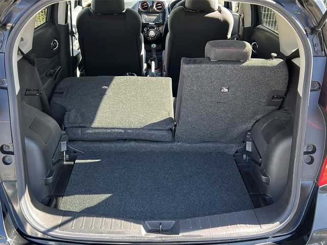 日産 ノート ニスモS 兵庫県 2015(平27)年 5.8万km スーパーブラック ワンオーナー/５MT/専用チューニングコンピューター/プッシュスタート/インテリジェントキー/LEDヘッドライト/オートライト/LEDハイパーデイライト/NISMOロゴ入りスエード調スポーツシート/純正フロアマット/純正１７インチアルミホイール/ETC/保証書/取説/スペアキー