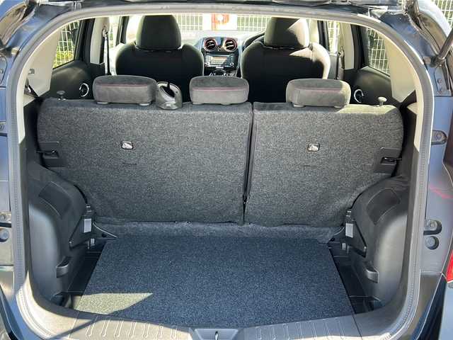 日産 ノート ニスモS 兵庫県 2015(平27)年 5.8万km スーパーブラック ワンオーナー/５MT/専用チューニングコンピューター/プッシュスタート/インテリジェントキー/LEDヘッドライト/オートライト/LEDハイパーデイライト/NISMOロゴ入りスエード調スポーツシート/純正フロアマット/純正１７インチアルミホイール/ETC/保証書/取説/スペアキー