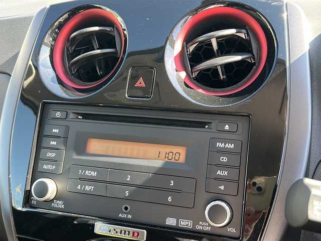 日産 ノート ニスモS 兵庫県 2015(平27)年 5.8万km スーパーブラック ワンオーナー/５MT/専用チューニングコンピューター/プッシュスタート/インテリジェントキー/LEDヘッドライト/オートライト/LEDハイパーデイライト/NISMOロゴ入りスエード調スポーツシート/純正フロアマット/純正１７インチアルミホイール/ETC/保証書/取説/スペアキー