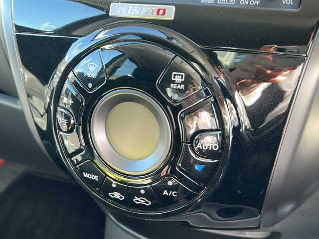 日産 ノート ニスモS 兵庫県 2015(平27)年 5.8万km スーパーブラック ワンオーナー/５MT/専用チューニングコンピューター/プッシュスタート/インテリジェントキー/LEDヘッドライト/オートライト/LEDハイパーデイライト/NISMOロゴ入りスエード調スポーツシート/純正フロアマット/純正１７インチアルミホイール/ETC/保証書/取説/スペアキー