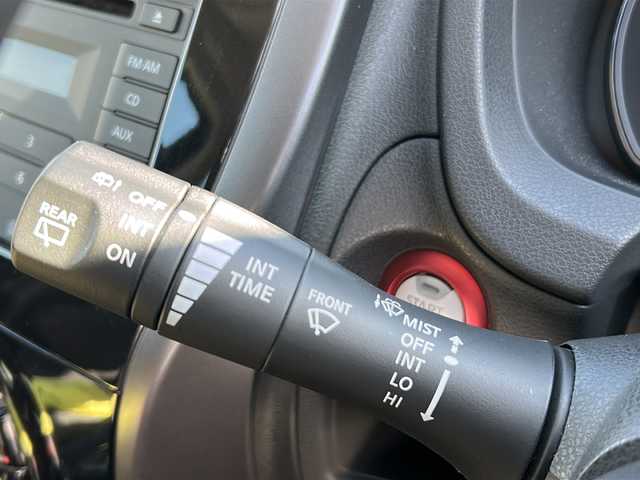 日産 ノート ニスモS 兵庫県 2015(平27)年 5.8万km スーパーブラック ワンオーナー/５MT/専用チューニングコンピューター/プッシュスタート/インテリジェントキー/LEDヘッドライト/オートライト/LEDハイパーデイライト/NISMOロゴ入りスエード調スポーツシート/純正フロアマット/純正１７インチアルミホイール/ETC/保証書/取説/スペアキー