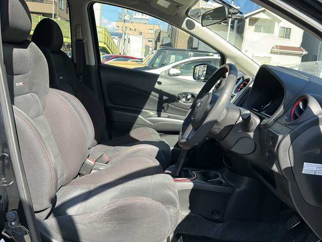 日産 ノート ニスモS 兵庫県 2015(平27)年 5.8万km スーパーブラック ワンオーナー/５MT/専用チューニングコンピューター/プッシュスタート/インテリジェントキー/LEDヘッドライト/オートライト/LEDハイパーデイライト/NISMOロゴ入りスエード調スポーツシート/純正フロアマット/純正１７インチアルミホイール/ETC/保証書/取説/スペアキー