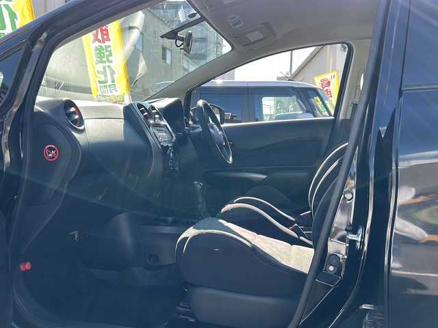 日産 ノート ニスモS 兵庫県 2015(平27)年 5.8万km スーパーブラック ワンオーナー/５MT/専用チューニングコンピューター/プッシュスタート/インテリジェントキー/LEDヘッドライト/オートライト/LEDハイパーデイライト/NISMOロゴ入りスエード調スポーツシート/純正フロアマット/純正１７インチアルミホイール/ETC/保証書/取説/スペアキー