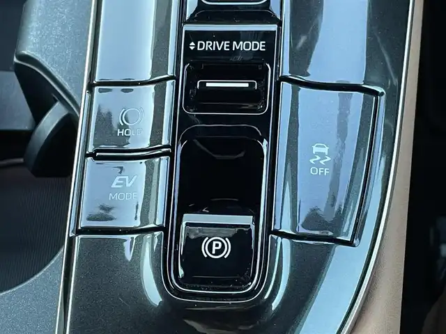 トヨタ クラウン スポーツ Z 山梨県 2024(令6)年 5.5万km 赤 4WD/トヨタセーフティーセンス/・プリクラッシュセーフティ/・レーントレーシングアシスト/・レーンディパーチャーアラート/・レーダークルーズコントロール/・オートマチックハイビーム/・ロードサインアシスト/・プロアクティブドライビングアシスト/・ドライバー異常時対応システム/・プロアクティブドライビングアシスト/・フロントクロストラフィックアラート/・ブラインドスポットモニター/純正12.3型ディスプレイ/・ナビ/フルセグTV/Bluetooth/USB/HDMI/・全方位カメラ/・ETC/・前後ドライブレコーダー/ヘッドアップディスプレイ/電動リアゲート/AC100V/電子パーキング/・オートホールド/革巻きステアリング/・ステアリングリモコン/・ステアリングヒーター/ブラウンレザーシート/・パワーシート(運転席/助手席)/・メモリシート(運転席)/・シートヒーター(運転席/助手席)/・エアシート(運転席/助手席)/プッシュスタート/・スマートキー/LEDヘッドライト/・オートライト/・フォグライト/フロアマット