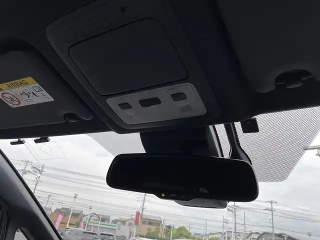 トヨタ エスクァイア ハイブリッド Gi プレミアムパッケージ 千葉県 2019(平31)年 4.8万km スパークリングブラックパールクリスタルシャイン 純正10インチナビ/(フルセグTV/BT/CD/DVD/FM/AM)/バックカメラ/衝突被害軽減システム/車線逸脱警報/クルーズコントロール/ハーフレザーシート/両側パワースライドドア/横滑り防止装置/ビルトインETC/アイドリングストップ/LEDヘッドライト/フォグランプ/オートライト/ウィンカーミラー/電動格納ミラー/純正15インチAW/シートヒーター/シートリフター/ステアリングヒーター/プッシュスタート/スマートキー/フロアマット/ドアバイザー/取扱説明書/保証書