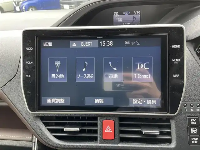 トヨタ エスクァイア ハイブリッド Gi プレミアムパッケージ 千葉県 2019(平31)年 4.8万km スパークリングブラックパールクリスタルシャイン 純正10インチナビ/(フルセグTV/BT/CD/DVD/FM/AM)/バックカメラ/衝突被害軽減システム/車線逸脱警報/クルーズコントロール/ハーフレザーシート/両側パワースライドドア/横滑り防止装置/ビルトインETC/アイドリングストップ/LEDヘッドライト/フォグランプ/オートライト/ウィンカーミラー/電動格納ミラー/純正15インチAW/シートヒーター/シートリフター/ステアリングヒーター/プッシュスタート/スマートキー/フロアマット/ドアバイザー/取扱説明書/保証書