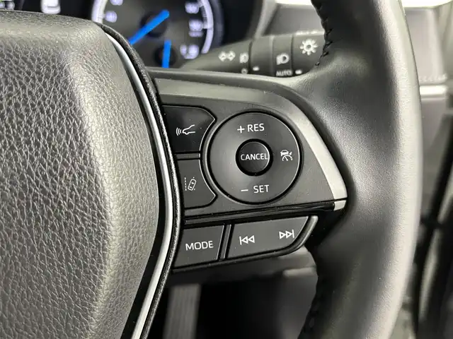 トヨタ ハリアー ハイブリッド G 埼玉県 2021(令3)年 4.4万km ホワイトパールクリスタルシャイン 純正７インチディスプレイオーディオ　/バックカメラ　/デジタルインナーミラー　/パワーバックドア　/純正ビルトインＥＴＣ　/社外前後ドラレコ　/オートマティックハイビーム　/Ｍｉｒａｃａｓｔ　/レーダークルーズコントロール/パワーシート