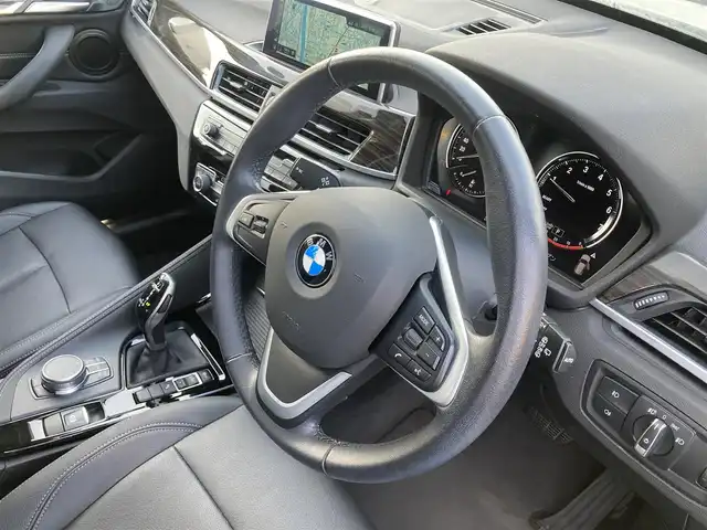 ＢＭＷ Ｘ１ sDrive 18i Xライン ハイラインパッケージ 熊本県 2019(平31)年 2.4万km ミネラルホワイト 純正HDDナビ（Bluetooth、USB、AUX）/バックカメラ/黒革シート/パワーシート/シートヒーター/ハイラインパッケージ/パワーバックドア/コーナーセンサー/コンフォートパッケージ/ミラー一体型ETC/ドライブレコーダー/LEDヘッドライト