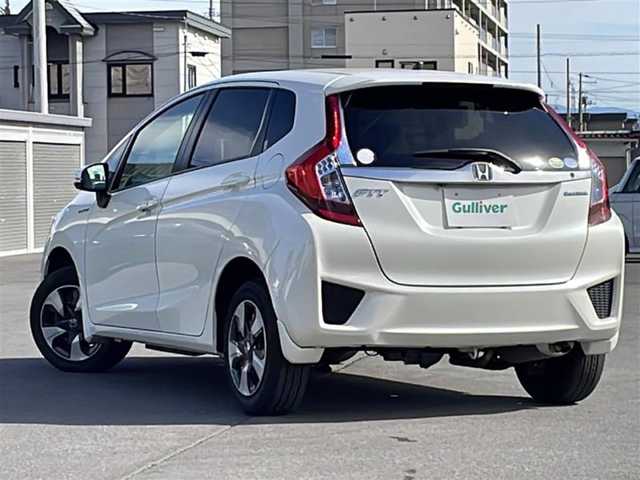 ホンダ フィット ハイブリット Lパッケージ 道北・旭川 2016(平28)年 4.5万km プレミアムホワイトパールⅡ /4WD//禁煙車//寒冷地仕様//純正ナビ/BT/SD/CD/DVD/ワンセグ//衝突軽減ブレーキ//誤発進抑制機能//クルーズコントロール//ハーフレザーシート//ステアリングスィッチ//革巻きステアリング//オートエアコン//オートライト//プッシュスタート//LEDヘッドライト//ヘッドライトウィンカー//ETC//ドライブレコーダー//フロントデアイサー//取扱説明書//保証書//スペアキー