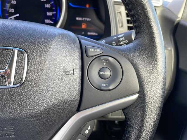 ホンダ フィット ハイブリット Lパッケージ 道北・旭川 2016(平28)年 4.5万km プレミアムホワイトパールⅡ /4WD//禁煙車//寒冷地仕様//純正ナビ/BT/SD/CD/DVD/ワンセグ//衝突軽減ブレーキ//誤発進抑制機能//クルーズコントロール//ハーフレザーシート//ステアリングスィッチ//革巻きステアリング//オートエアコン//オートライト//プッシュスタート//LEDヘッドライト//ヘッドライトウィンカー//ETC//ドライブレコーダー//フロントデアイサー//取扱説明書//保証書//スペアキー