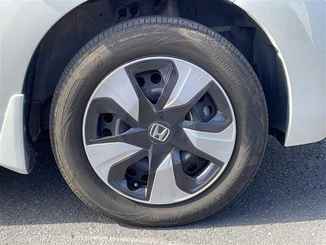 ホンダ フィット ハイブリット Lパッケージ 道北・旭川 2016(平28)年 4.5万km プレミアムホワイトパールⅡ /4WD//禁煙車//寒冷地仕様//純正ナビ/BT/SD/CD/DVD/ワンセグ//衝突軽減ブレーキ//誤発進抑制機能//クルーズコントロール//ハーフレザーシート//ステアリングスィッチ//革巻きステアリング//オートエアコン//オートライト//プッシュスタート//LEDヘッドライト//ヘッドライトウィンカー//ETC//ドライブレコーダー//フロントデアイサー//取扱説明書//保証書//スペアキー