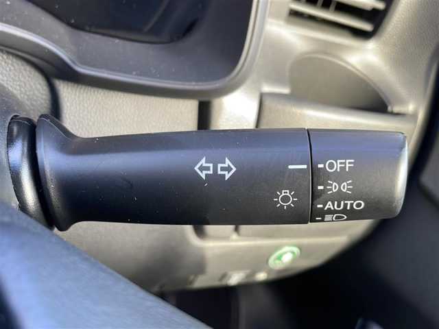 ホンダ フィット ハイブリット Lパッケージ 道北・旭川 2016(平28)年 4.5万km プレミアムホワイトパールⅡ /4WD//禁煙車//寒冷地仕様//純正ナビ/BT/SD/CD/DVD/ワンセグ//衝突軽減ブレーキ//誤発進抑制機能//クルーズコントロール//ハーフレザーシート//ステアリングスィッチ//革巻きステアリング//オートエアコン//オートライト//プッシュスタート//LEDヘッドライト//ヘッドライトウィンカー//ETC//ドライブレコーダー//フロントデアイサー//取扱説明書//保証書//スペアキー