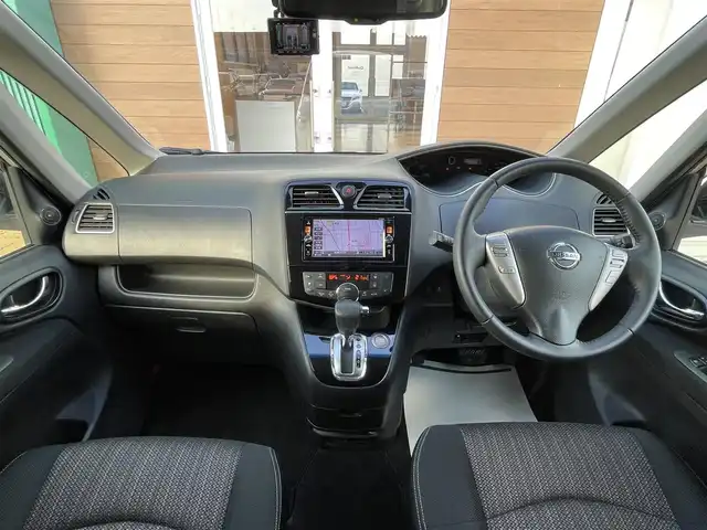 日産 セレナ HWS S HV Vセレ +SeftyⅡ 宮崎県 2016(平28)年 5.1万km ブリリアントシルバー 純正SDナビ/ビルトインETC/クルーズコントロール/前後ドライブレコーダー/オートライト/フリップダウンモニター/コーナーセンサー/純正16インチアルミホイール/アラウンドビューモニター/両側パワースライドドア/プッシュスタート/衝突被害軽減システム/ABS/横滑り防止装置/純正フロアマット/アイドリングストップ