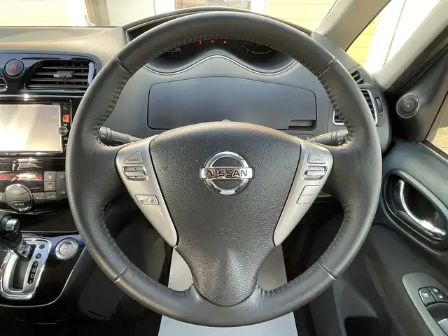 日産 セレナ HWS S HV Vセレ +SeftyⅡ 宮崎県 2016(平28)年 5.1万km ブリリアントシルバー 純正SDナビ/ビルトインETC/クルーズコントロール/前後ドライブレコーダー/オートライト/フリップダウンモニター/コーナーセンサー/純正16インチアルミホイール/アラウンドビューモニター/両側パワースライドドア/プッシュスタート/衝突被害軽減システム/ABS/横滑り防止装置/純正フロアマット/アイドリングストップ