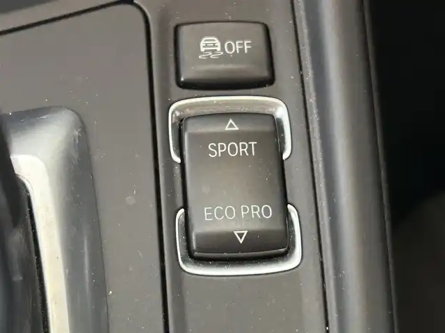 ＢＭＷ ３２０ｉ Mスポーツ 兵庫県 2014(平26)年 9.3万km 白 ディーラーナビ（AM/FM/CD/BT)/バックカメラ/プッシュスタート/ステアリングリモコン/クルーズコントロール/ETC/前席パワーシート（運転席メモリー付き）/フロアマット/コーナーセンサー/純正18インチアルミホイール/スペアキー本