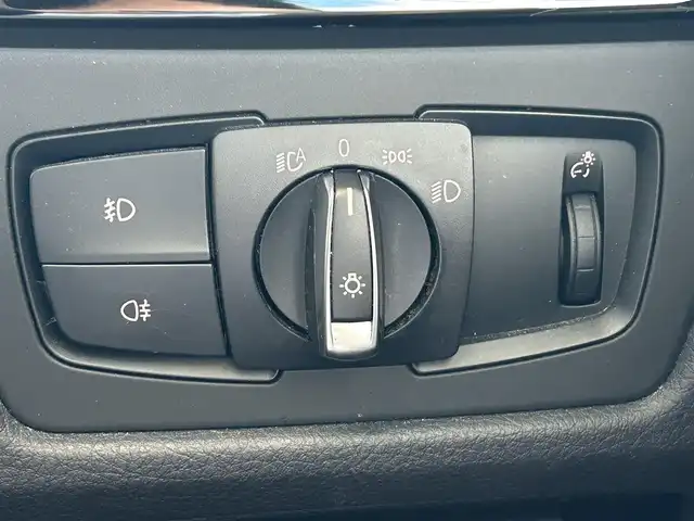 ＢＭＷ ３２０ｉ Mスポーツ 兵庫県 2014(平26)年 9.3万km 白 ディーラーナビ（AM/FM/CD/BT)/バックカメラ/プッシュスタート/ステアリングリモコン/クルーズコントロール/ETC/前席パワーシート（運転席メモリー付き）/フロアマット/コーナーセンサー/純正18インチアルミホイール/スペアキー本