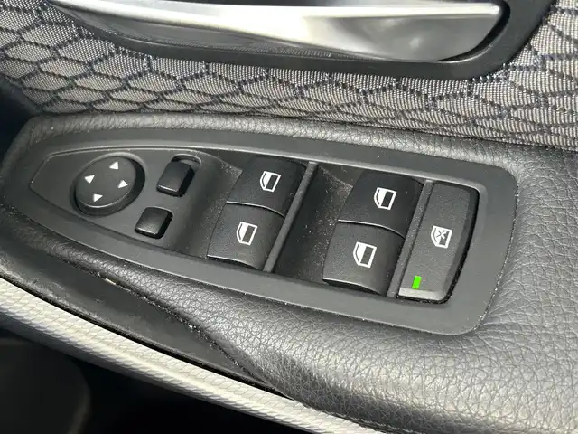 ＢＭＷ ３２０ｉ Mスポーツ 兵庫県 2014(平26)年 9.3万km 白 ディーラーナビ（AM/FM/CD/BT)/バックカメラ/プッシュスタート/ステアリングリモコン/クルーズコントロール/ETC/前席パワーシート（運転席メモリー付き）/フロアマット/コーナーセンサー/純正18インチアルミホイール/スペアキー本