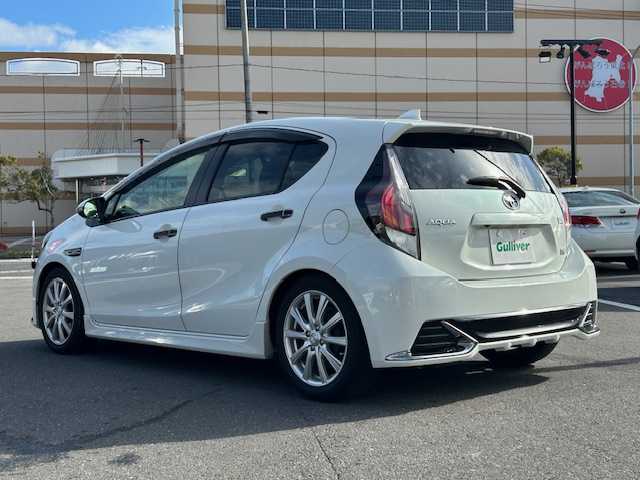 トヨタ アクア G G’s 宮城県 2016(平28)年 7.6万km ライムホワイトパールクリスタルシャイン 登録時走行距離75246km/クルーズコントロール/プリクラッシュセーフティ/バックカメラ/レーンキープアシスト/社外ETC/社外ドライブレコーダー（前のみ）/ステアリングリモコン/リモコンキー/純正LEDヘッドライト/フォグランプ/社外フロアマット/ドアバイザー/社外アルミホイール/コーナーポール/ウインカーミラー