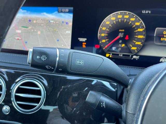 メルセデス・ベンツ Ｓ５６０Ｌ AMGライン 埼玉県 2017(平29)年 5.8万km イリジウムシルバー 登録時57659km/サンルーフ/レーダーセーフティーパッケージ/エアバランスパッケージ/HUD/アンビエントライト/純正ナビ/　AM/FM/Bluetooth/フルセグTV/アラウンドビューモニター/レーダークルーズコントロール/レーンキープアシスト/アクティブブレーキアシスト/ブラインドスポットモニター/道路標示アシスト/パドルシフト/ステアリングスイッチ/全席パワーシート/メモリーシート/全席シートヒーター/エアシート/スマートキー/取扱説明書