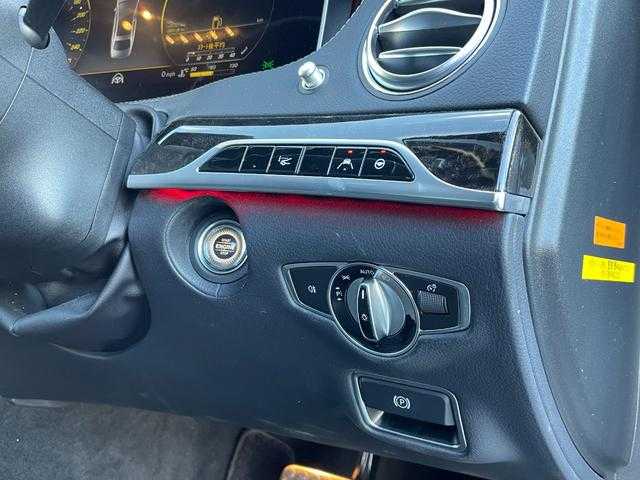 メルセデス・ベンツ Ｓ５６０Ｌ AMGライン 埼玉県 2017(平29)年 5.8万km イリジウムシルバー 登録時57659km/サンルーフ/レーダーセーフティーパッケージ/エアバランスパッケージ/HUD/アンビエントライト/純正ナビ/　AM/FM/Bluetooth/フルセグTV/アラウンドビューモニター/レーダークルーズコントロール/レーンキープアシスト/アクティブブレーキアシスト/ブラインドスポットモニター/道路標示アシスト/パドルシフト/ステアリングスイッチ/全席パワーシート/メモリーシート/全席シートヒーター/エアシート/スマートキー/取扱説明書