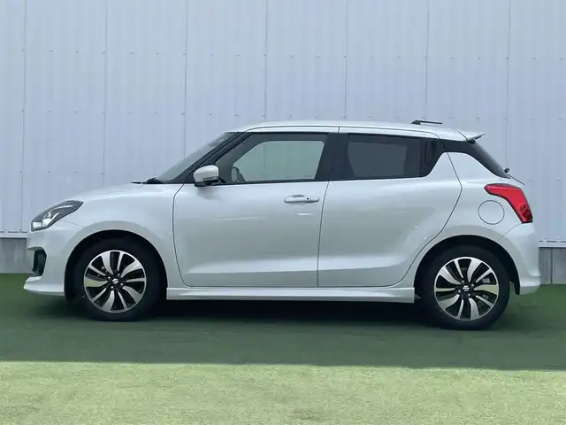 スズキ スイフト RSt 香川県 2019(令1)年 5.7万km ピュアホワイトP SDナビ　/ビルトインETC　/全方位カメラ　/Bluetooth　/レーンキープアシスト　/クルーズコントロール　/フルセグTV/盗難防止装置　/横滑り防止　/パドルシフト　/LEDライト　/Wサイドエアバッグ　/衝突被害軽減システム/シートヒーター
