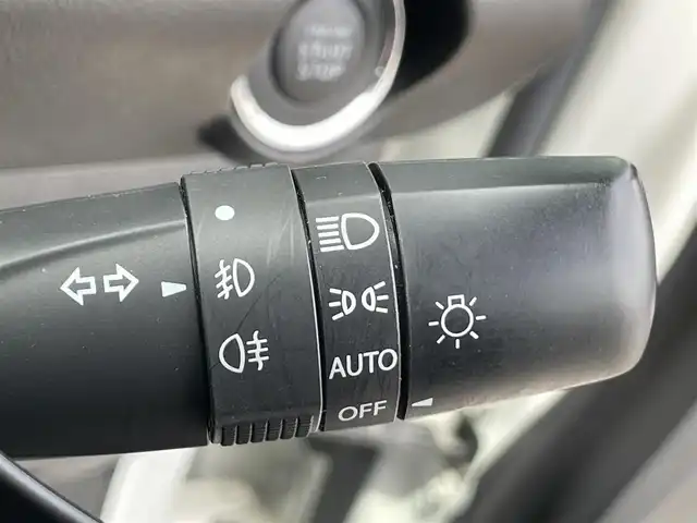 スズキ スイフト RSt 香川県 2019(令1)年 5.7万km ピュアホワイトP SDナビ　/ビルトインETC　/全方位カメラ　/Bluetooth　/レーンキープアシスト　/クルーズコントロール　/フルセグTV/盗難防止装置　/横滑り防止　/パドルシフト　/LEDライト　/Wサイドエアバッグ　/衝突被害軽減システム/シートヒーター
