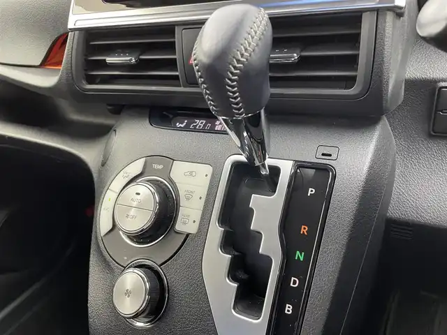 トヨタ シエンタ ハイブリッド ファンベースG 富山県 2020(令2)年 5.3万km ヴィンテージブラウンパールクリスタルシャイン/ホワイトパールクリスタルシャイン 1オーナー/純正９型ナビ（CD　DVD　ハイレゾ BT　MSV（SD））/フルセグTV/全周囲カメラ/前後コーナーセンサー/ビルトインETC/両側パワースライドドア/前席シートヒーター/ステアリングヒーター/衝突防止/レーンキープ（LDA）/先行車発進告知/オートライト/LEDヘッドライト/フォグ/スマートキー/プッシュスタート/クルーズコントロール/横滑防止装置/保証書、取説/スペアキー