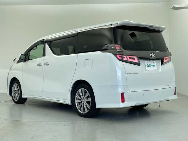 トヨタ ヴェルファイア ゴールデンアイズⅢ 愛知県 2022(令4)年 2.7万km ホワイトパールクリスタルシャイン 純正ビルトインナビ/・Bluetooth/・Miracast/・フルセグ（テレビキット装着）/純正CD/DVDデッキ/バックカメラ/純正フリップダウンモニター/DSRC対応ビルトインETC/電動ムーンルーフ/両側パワースライドドア/パワーバックドア/２列目オットマンシート/トヨタセーフティセンス/・プリクラッシュセーフティ/・レーントレースアシスト/・パーキングサポートブレーキ/・レーダークルーズコントロール/・ブラインドスポットモニター/・リヤクロストラフィックアラート/・ロードサインアシスト/電動パーキングブレーキ/AC100V電源コンセント/横滑り防止/プッシュスタート